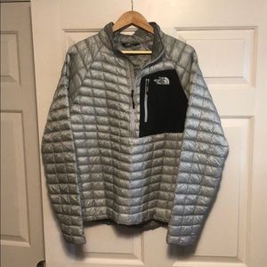 BNWOT North Face thermoball pullover